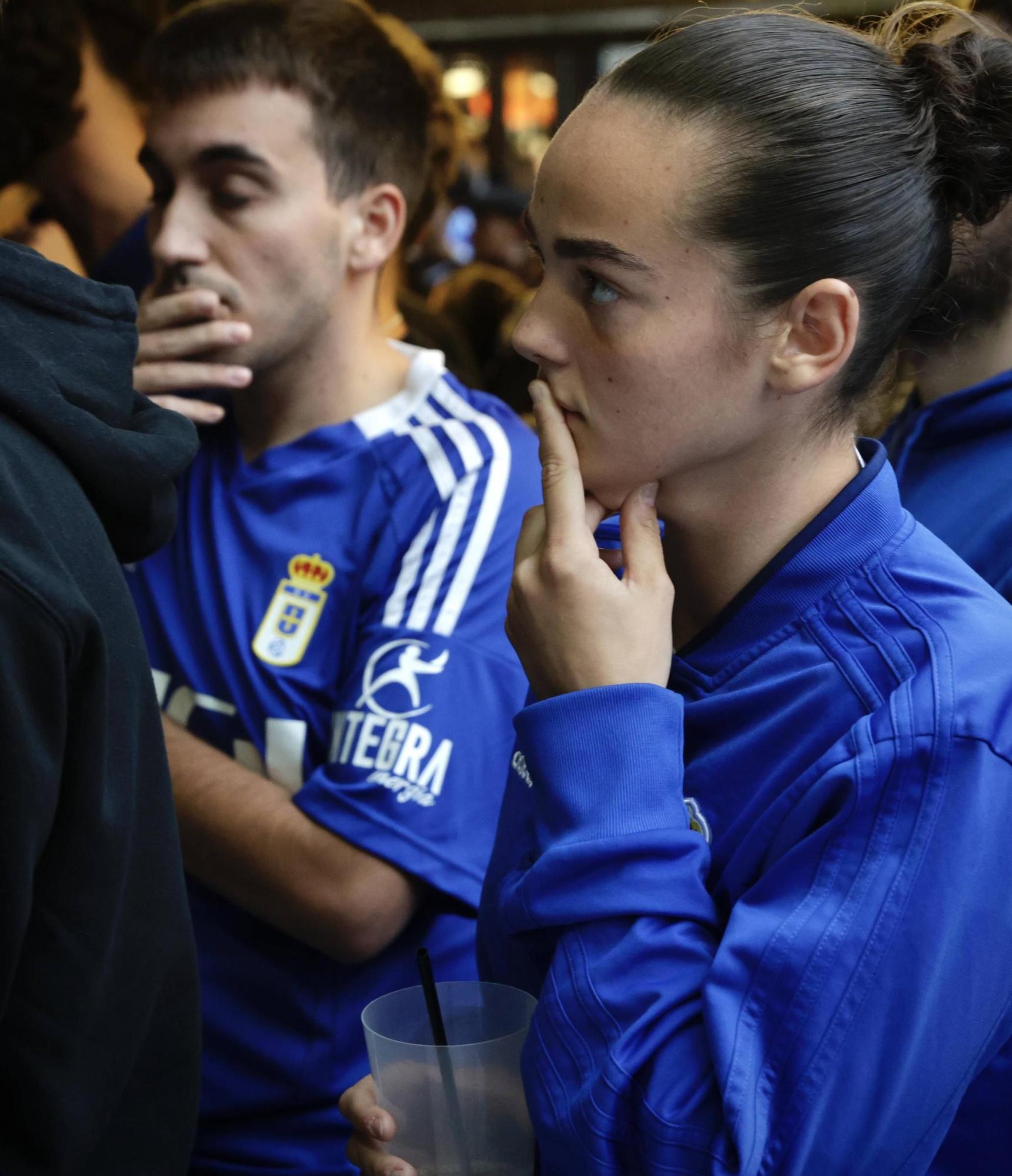 Así celebró la afición azul en Pedro Miñor la victoria del Oviedo en Almería
