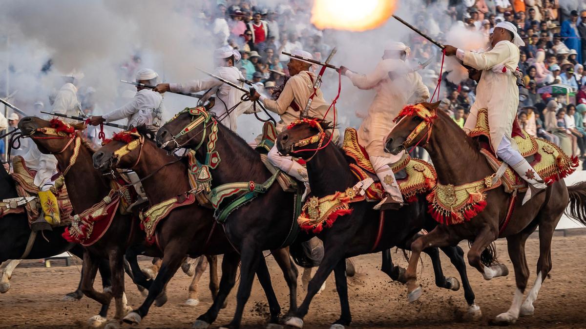 Jinetes marroquíes durante la celebración del festival anual Moussem en El Jadida