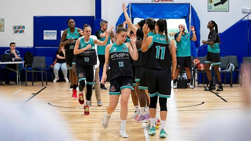 Plantilla del CAB Estepona en el primer partido de la eliminatoria contra el Alcobendas.