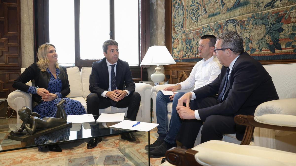 Barrachina, Mompó y Pérez, en un encuentro con Mazón.