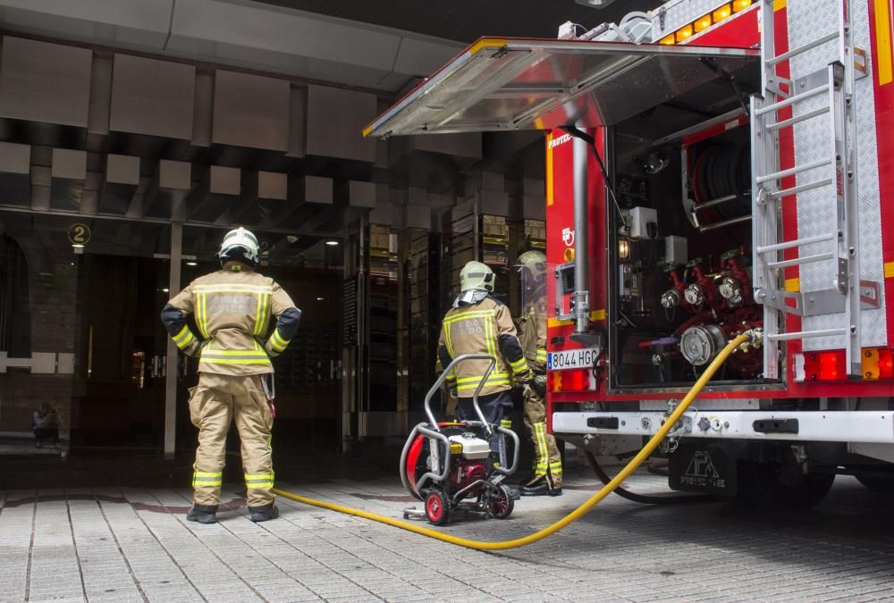 Una mujer fallece al incendiarse su piso en el edificio de Salesas, en Oviedo