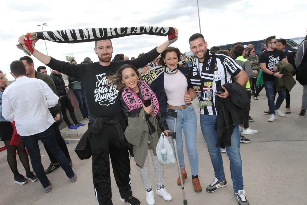 Así han vivido los aficionados del FC Cartagena el derbi