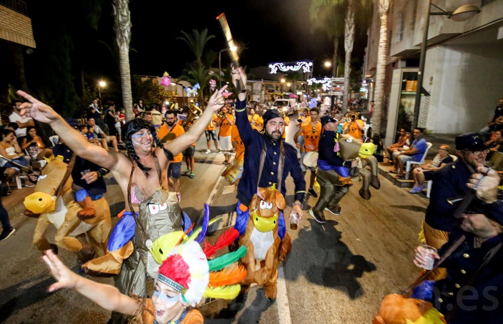 El municipio celebró su llamativa Gran Cabalgata de Disfraces dentro de los actos de las Fiestas de Agosto en honor a la Virgen de la Asunción