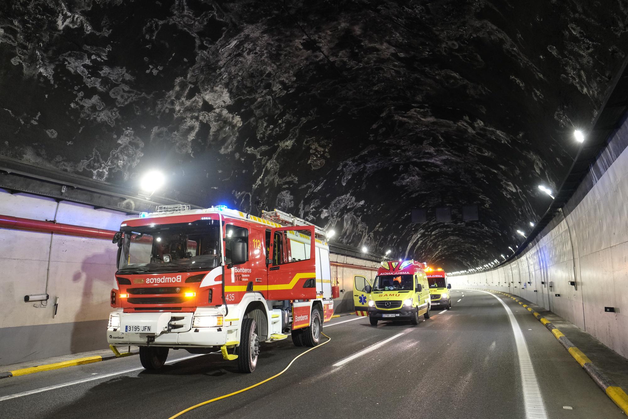 Accidente con incendio y dos heridos graves en el túnel de Villena: así ha sido el simulacro en la autovía A-31