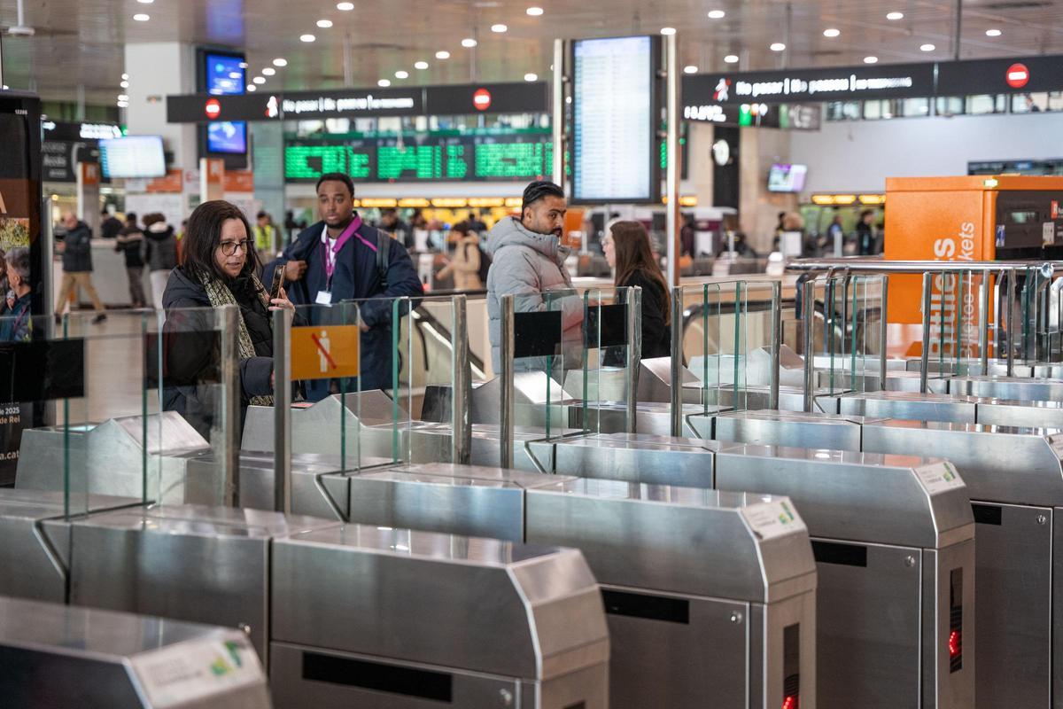 Usuarios del transporte público afrontan la pérdida de la bonificación de los billetes