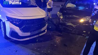 Un conductor ebrio provoca un grave accidente en Palma al saltarse un semáforo en rojo