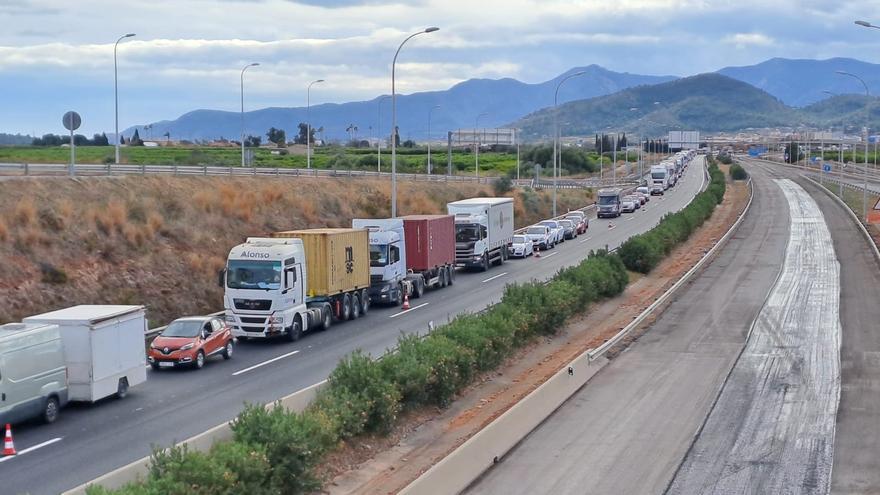 Vídeo: Colapso en el Apeadero de Betxí por obras