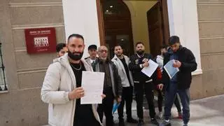 Los vecinos del incendio de Miguel Hernández acuden al Síndic tras 21 días en un hotel: “Psicológicamente, es insufrible”