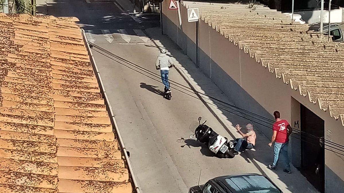 Der Rollerfahrer flüchtete, nachdem er auf den Mann eingeschlagen hatte.