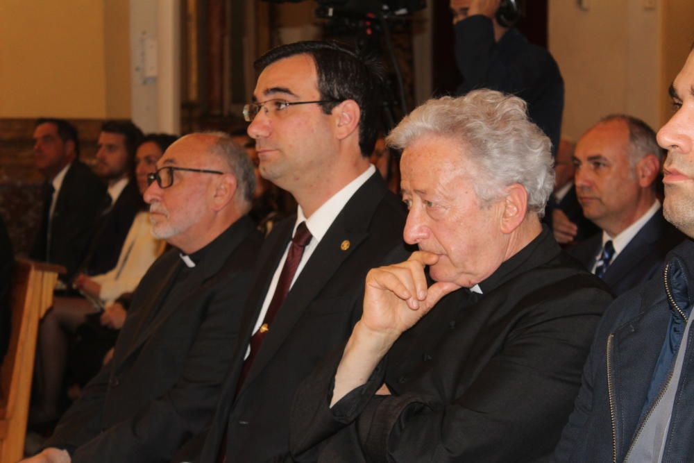 El periodista en el Vaticano Antonio Pelayo pregona la Pasión en su primera visita a Torrevieja