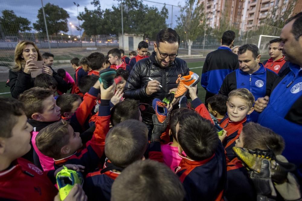 El entrenador alicantino del Getafe regresa 40 años después al campo de Tómbola en el que empezó a jugar