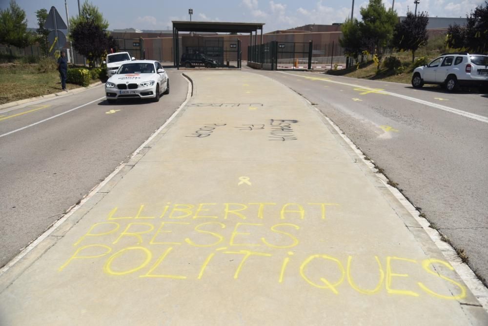 L'entorn de la presó de Lledoners es lleva tenyit