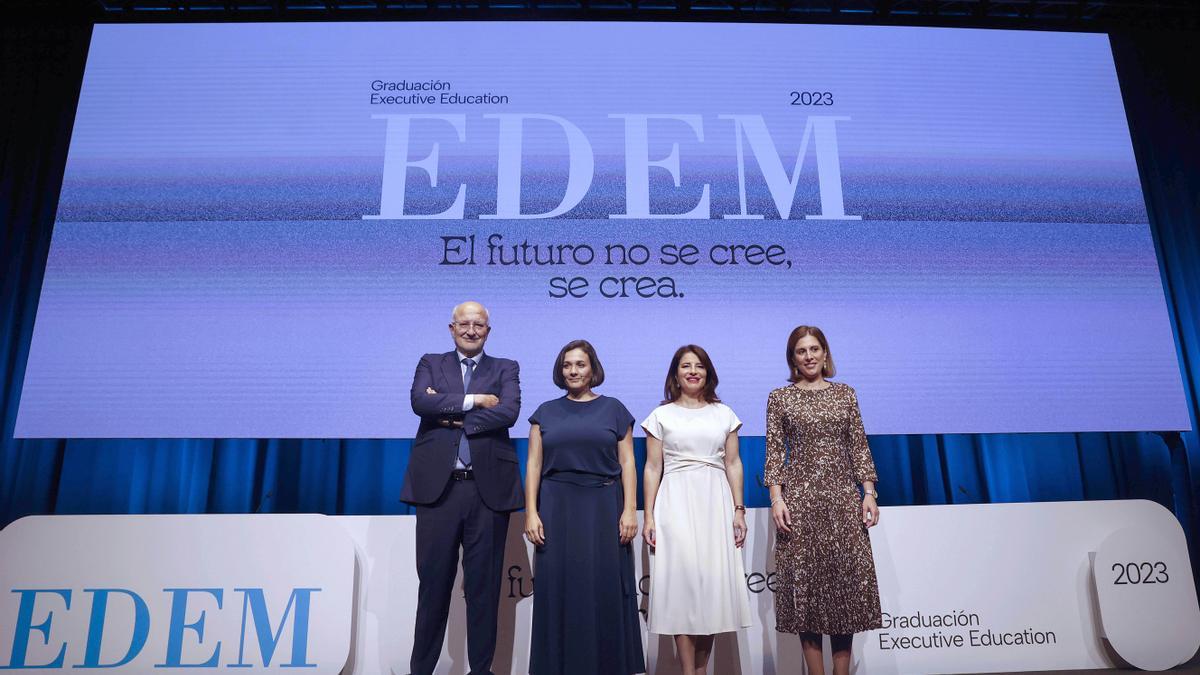 Juan Roig, presidente de honor de EDEM; Adriana Domínguez, presidenta ejecutiva de Adolfo Domínguez; Hortensia Roig, presidenta de EDEM; y Elena Fernández, directora general de EDEM