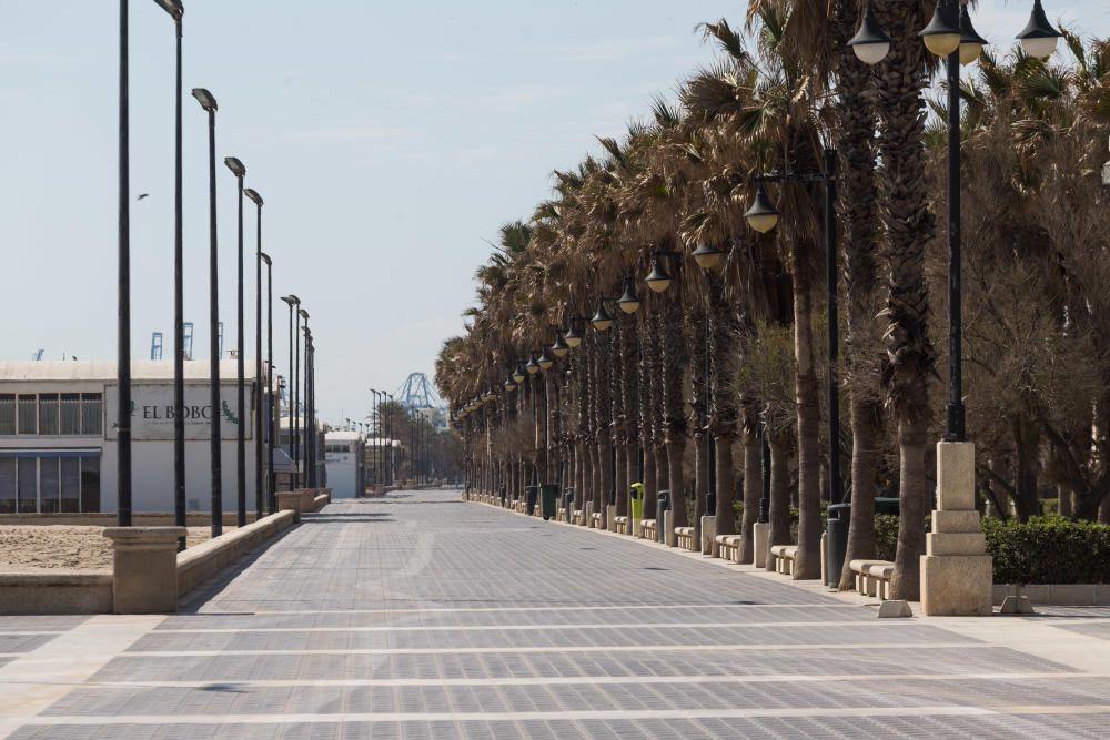 La playa de València es un desierto