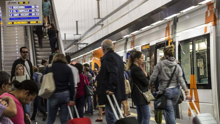 Tranvías de madrugada para facilitar los viajes en el Carnaval de Alicante