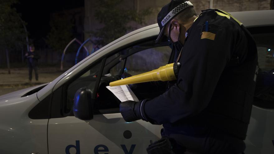 Un conductor que fuig dels vigilants de Sant Salvador acaba bolcat a Manresa