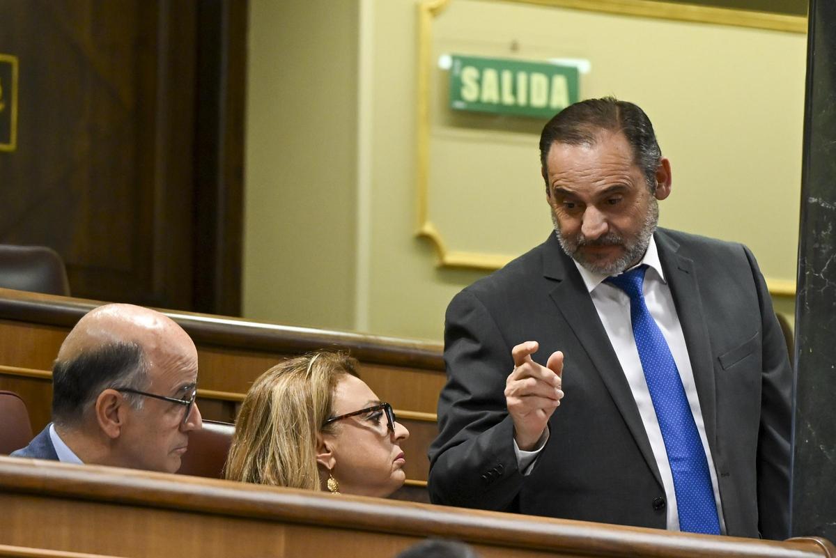 El juez pide al Supremo investigar el "papel principal" de Ábalos en el caso Koldo