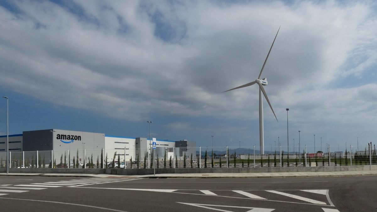 Recreació de l'aerogenerador que projecta Amazon al seu centre logístic del Far d'Empordà.
