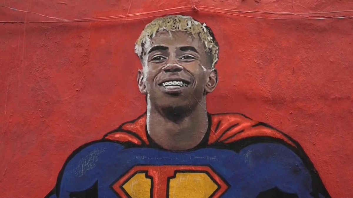Lamine Yamal es superman en este mural de Barcelona Lamine Yamal es superman en este mural de Barcelona