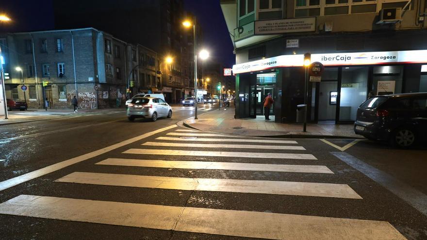 La Policía busca a un joven que arrolló a una anciana en Zaragoza: &quot;Dejó sin conocimiento a una mujer de 84 años y se fue&quot;