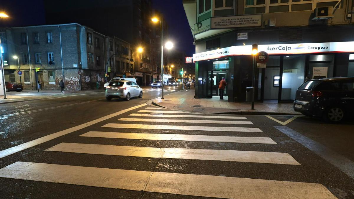 Accidente Zaragoza | La Policía busca a un joven que arrolló a una anciana en Zaragoza: «Dejó a una persona de 84 años sin conocimiento y se fue»