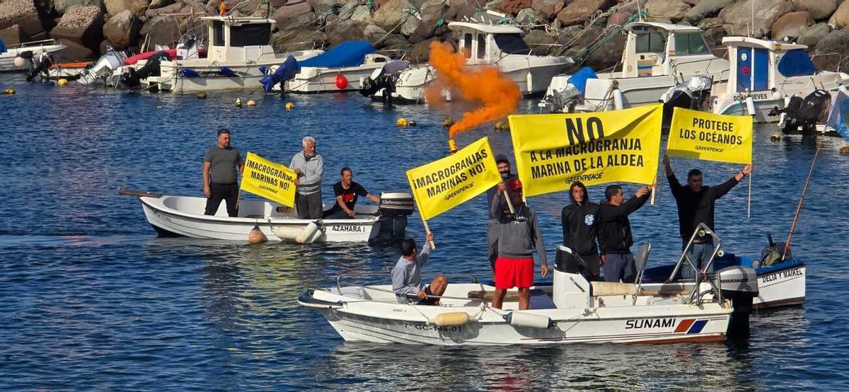 Manifestación en La Aldea de San Nicolás en contra de las jaulas marinas