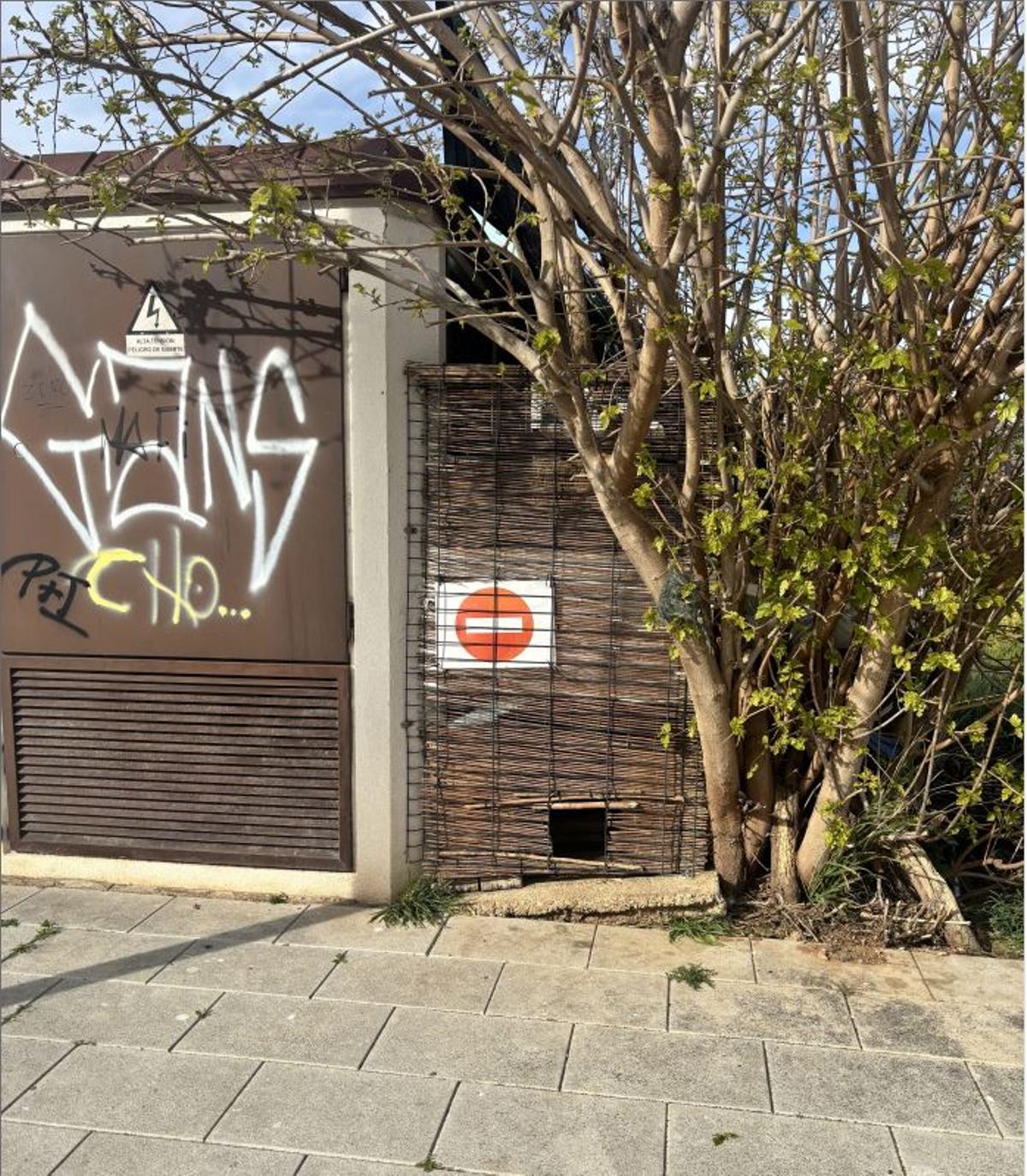La caseta para gatos ubicada al lado del centro de salud de Nou Llevant.