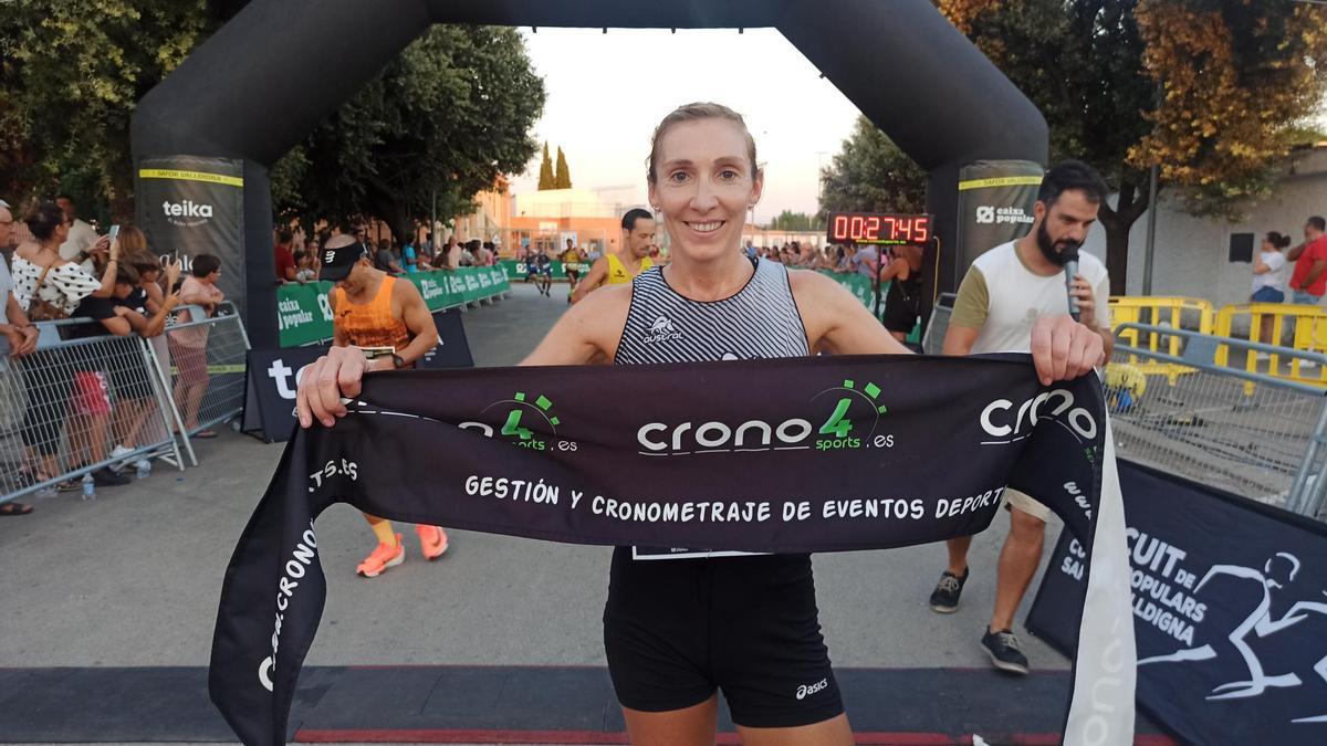 María Isabel Ferrer, del CA Camallaes de l&#039;Alqueria de la Comtessa, ganadora en la XXVI Correguda Popular de Almoines