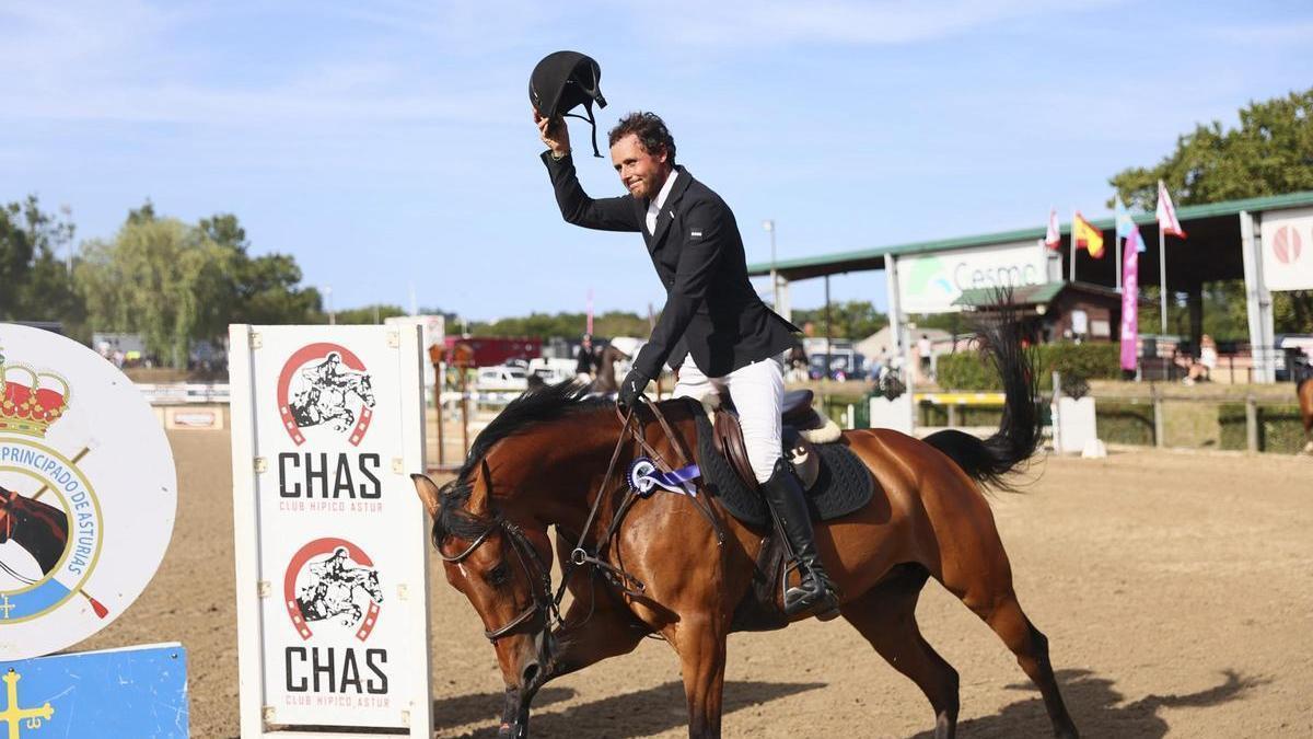 Guillermo González y "Wankara de Walyro", tras ganar el Trofeo LA NUEVA ESPAÑA en el Chas.