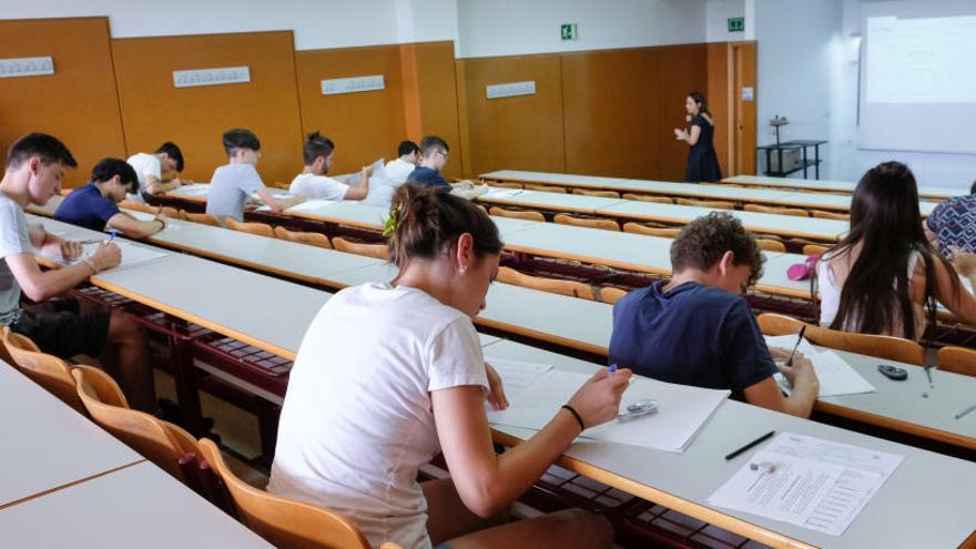 Examen de Selectividad en la Universidad de Alicante.