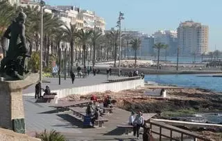 El INE confirma que Torrevieja dejará de ser una ciudad de cien mil habitantes en enero ( 2014)
