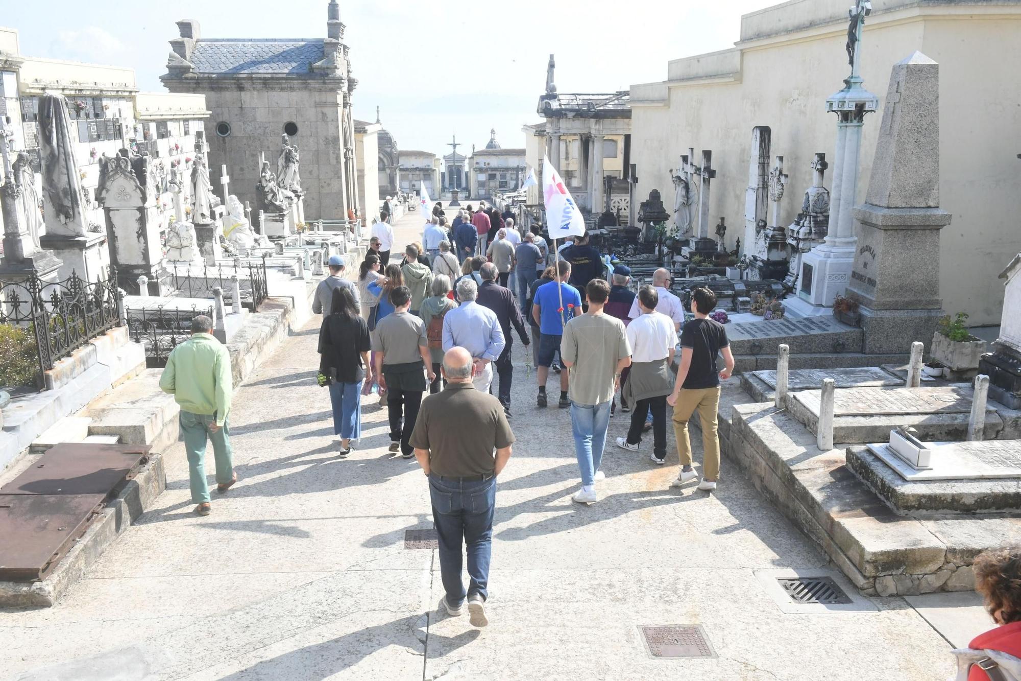 Ofrenda floral del BNG en la tumba de Pedro Galán Calvete