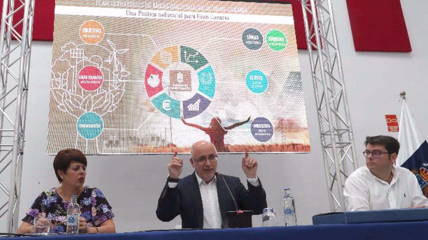 El presidente del Cabildo en la presentación del Plan Estratégico de Zonas Industriales.