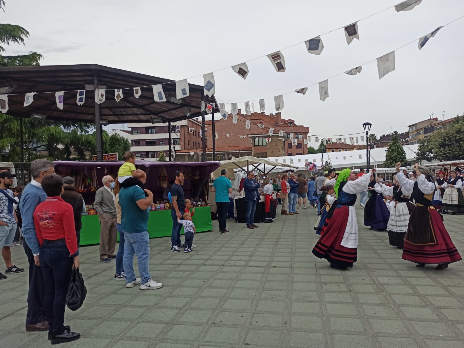 Llanera tiene mucho oficio: así son las demostraciones en vivo en el mercado tradicional de San Isidro