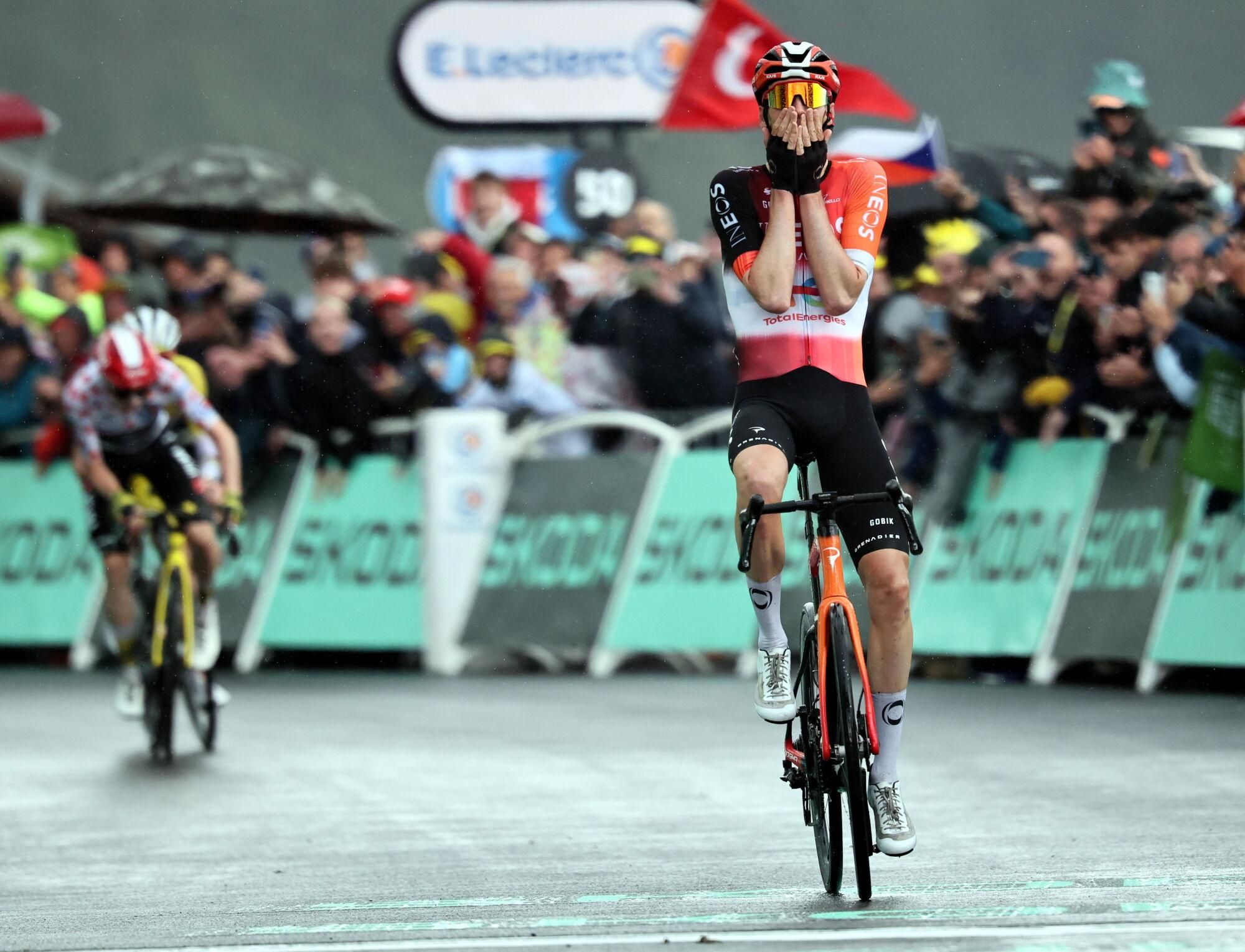 (France), 25/07/2025.- Dutch rider Thymen Arensman of INEOS Grenadiers team reacts after winning the 19th stage of the Tour de France cycling race over 93.1 km from Albertville to La Plagne, France, 25 July 2025. (Ciclismo, Francia) EFE/EPA/CHRISTOPHE PETIT TESSON