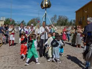 El Grup de Danses d’Alzira busca niños y niñas para salvar las danzas de la fiesta de la Mare de Déu de Lluch