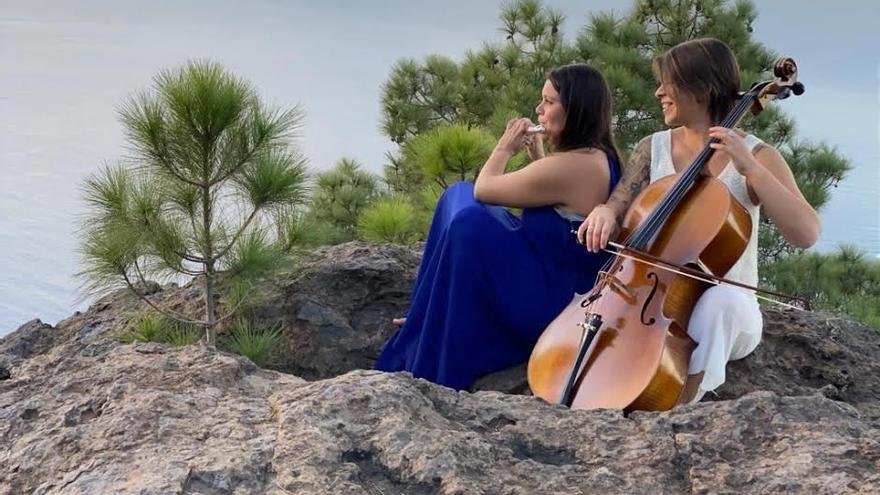 Adriana Medina y Tania Cantallops.