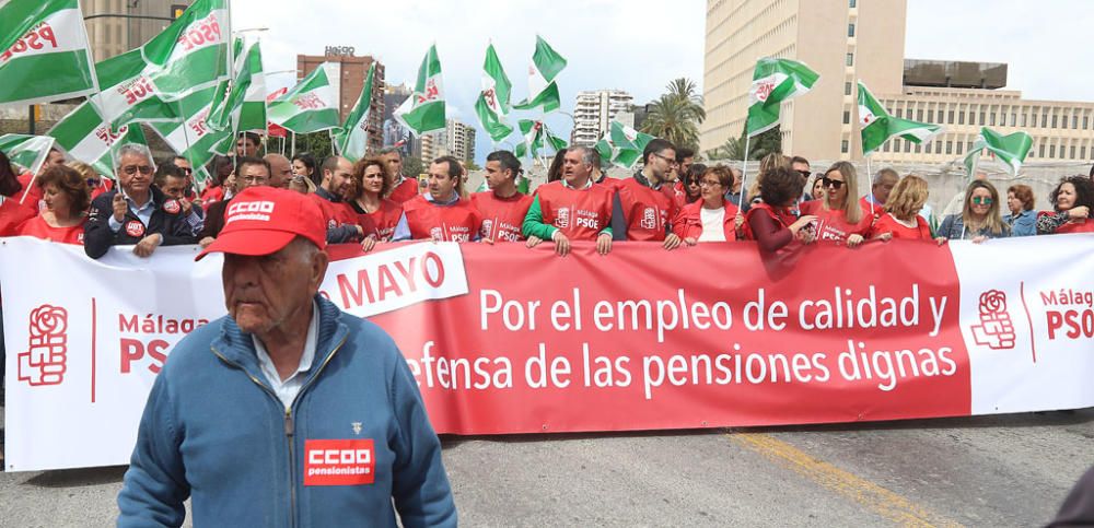 Miles de personas participan en la marcha convocada por los sindicatos para este martes, Día Internacional del Trabajo