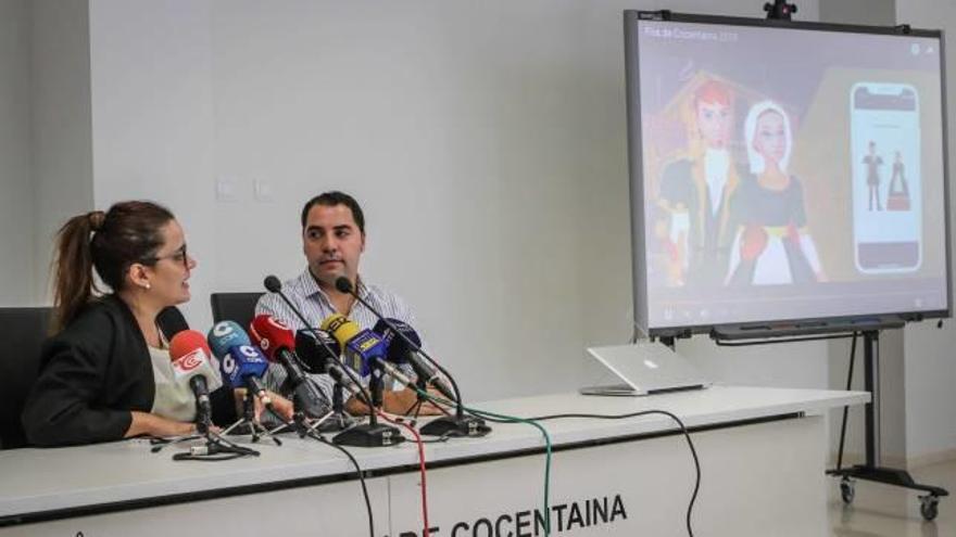 Mariona Carbonell y Jordi Díaz presentando la aplicación.