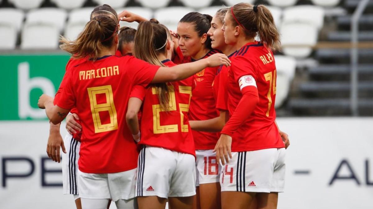 La Selección celebrando uno de los tantos ante Islas Feroe