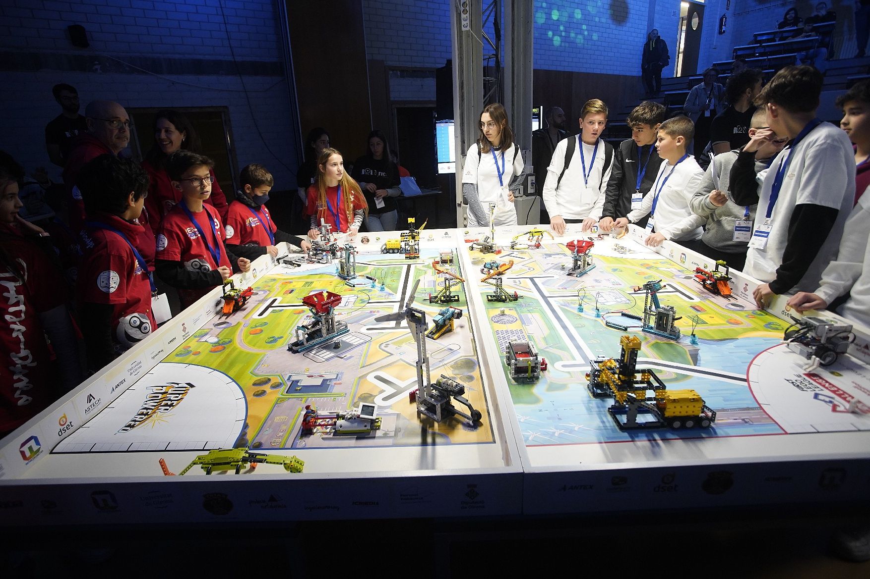 Les imatges de la «First Lego League» a Girona