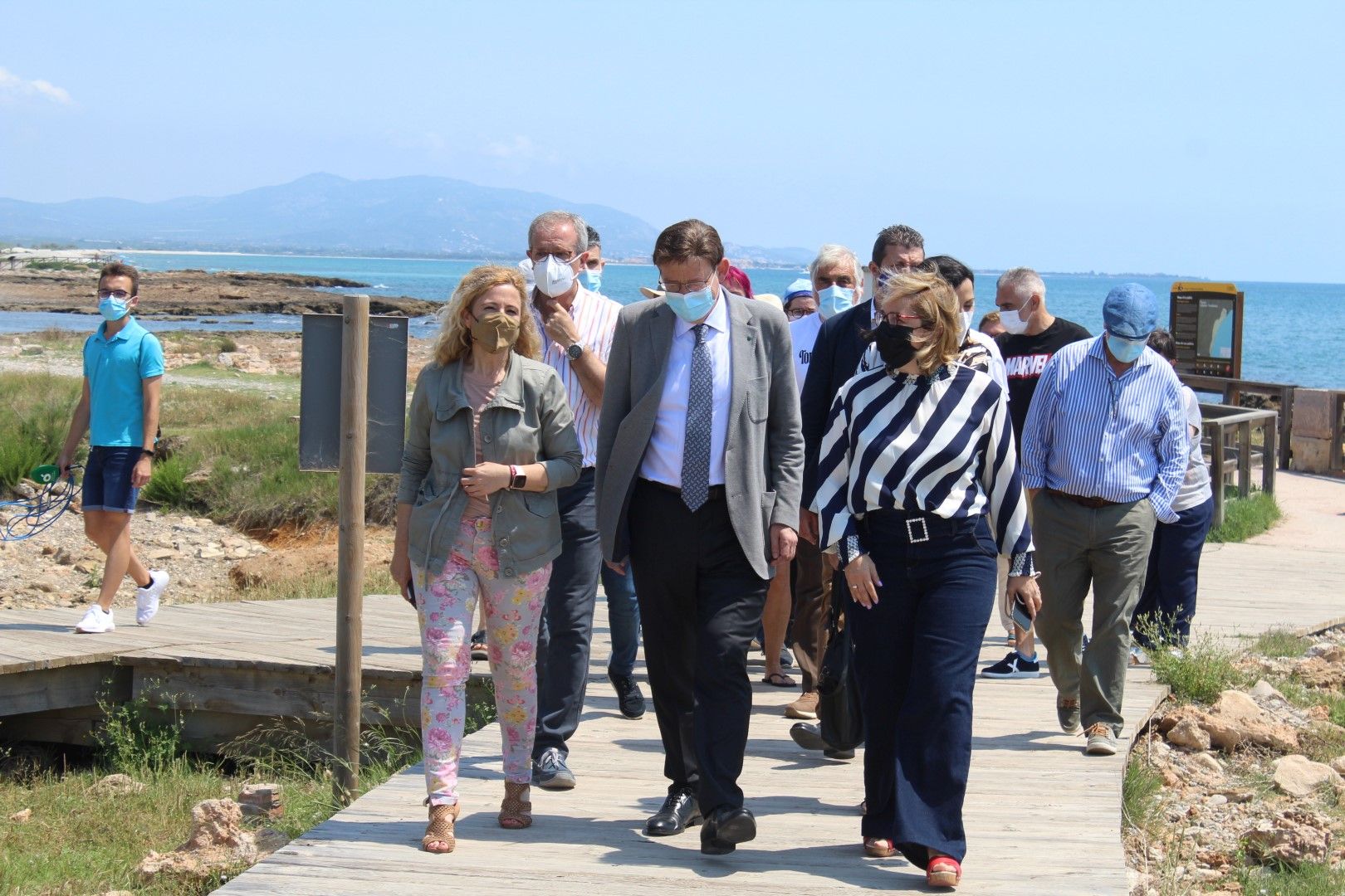 Puig visita Torre la Sal y descarta el derribo del poblado