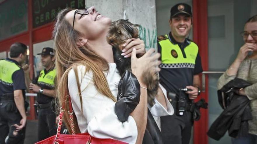 Un fuego en un piso causa un herido y obliga a desalojar un edificio en Alcoy