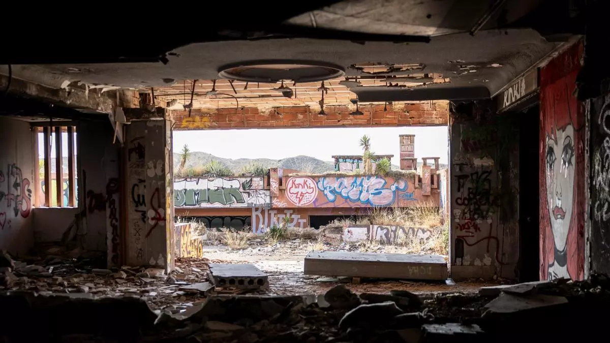 El fin de unas ruinas emblemáticas: Alfajarín despeja el camino para el derribo del casino de Montesblancos