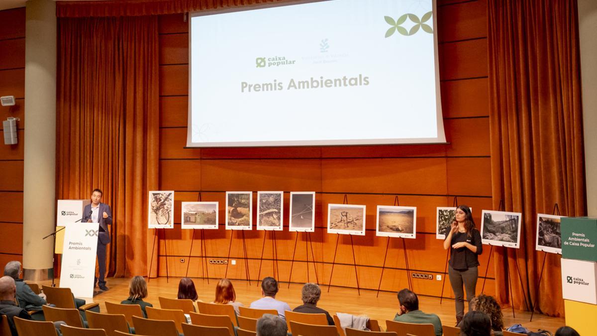 Una imatge de l’acte de lliurament de les II Ajudes a la Implicació Ambiental de Caixa Popular.