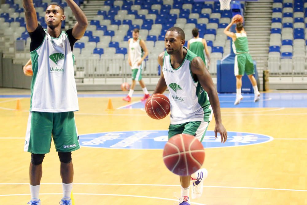 La plantilla del Unicaja vuelve a los entrenamientos bajo las órdenes de Joan Plaza para comenzar a preparar la temporada.