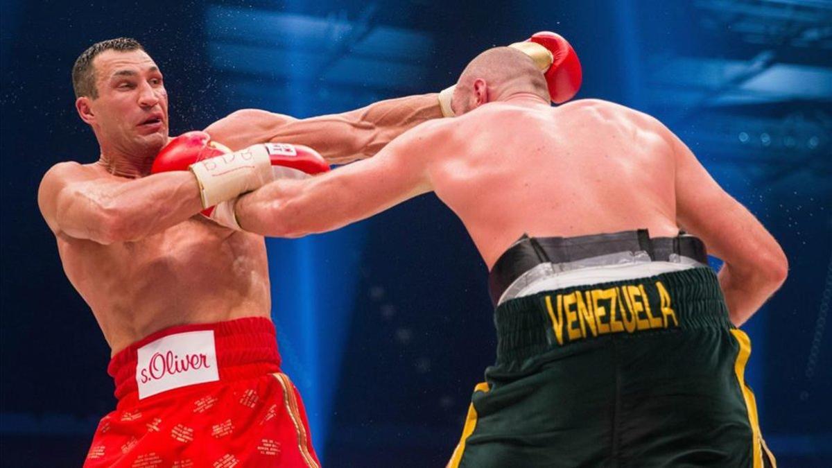 Klitschko, en un combate con Tyson Fury en 2015