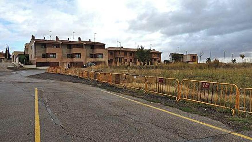 mVista del solar de la calle Zafra objeto del litigio con el Ayuntamiento.