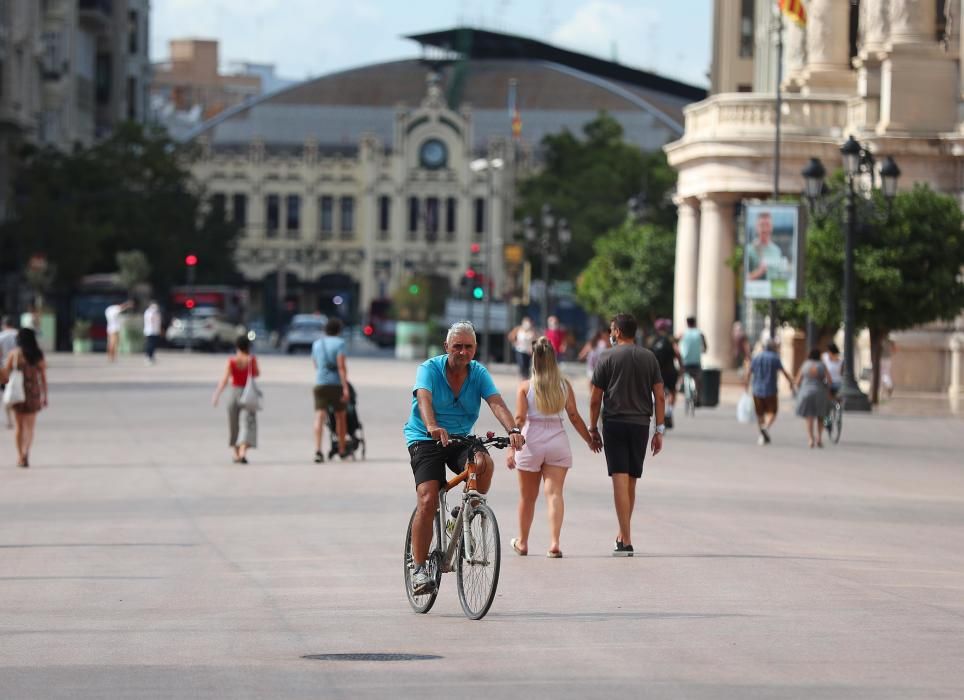 Así luce ya la plaza del Ayuntamiento tras la peatonalizacion