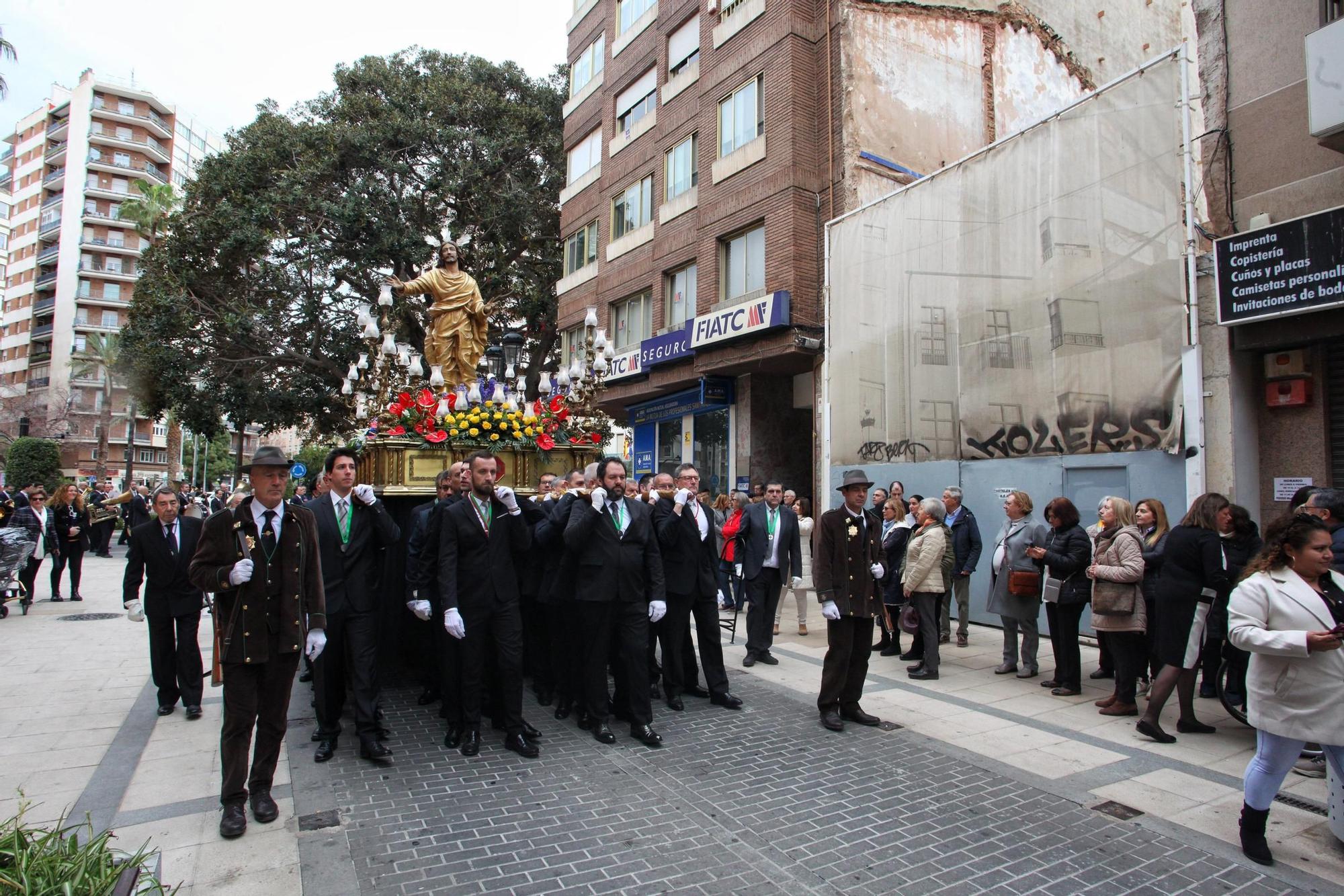 Emocionante procesión del Encuentro en Castelló en la mañana del Domingo de Resurrección